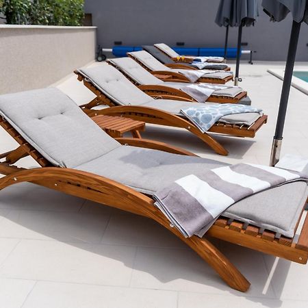 Luxury Apartment Lorena - Private Heated Pool - Есенице Экстерьер фото