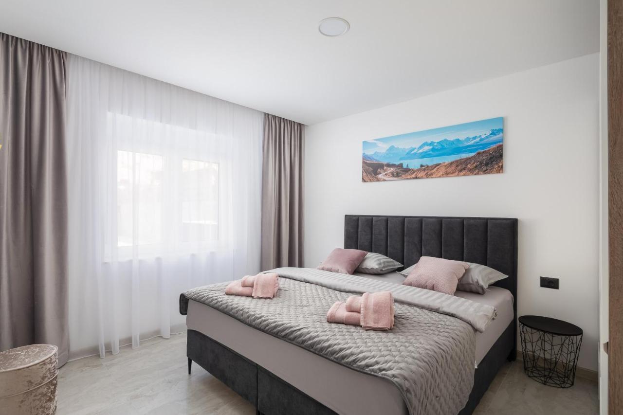 Luxury Apartment Lorena - Private Heated Pool - Есенице Экстерьер фото