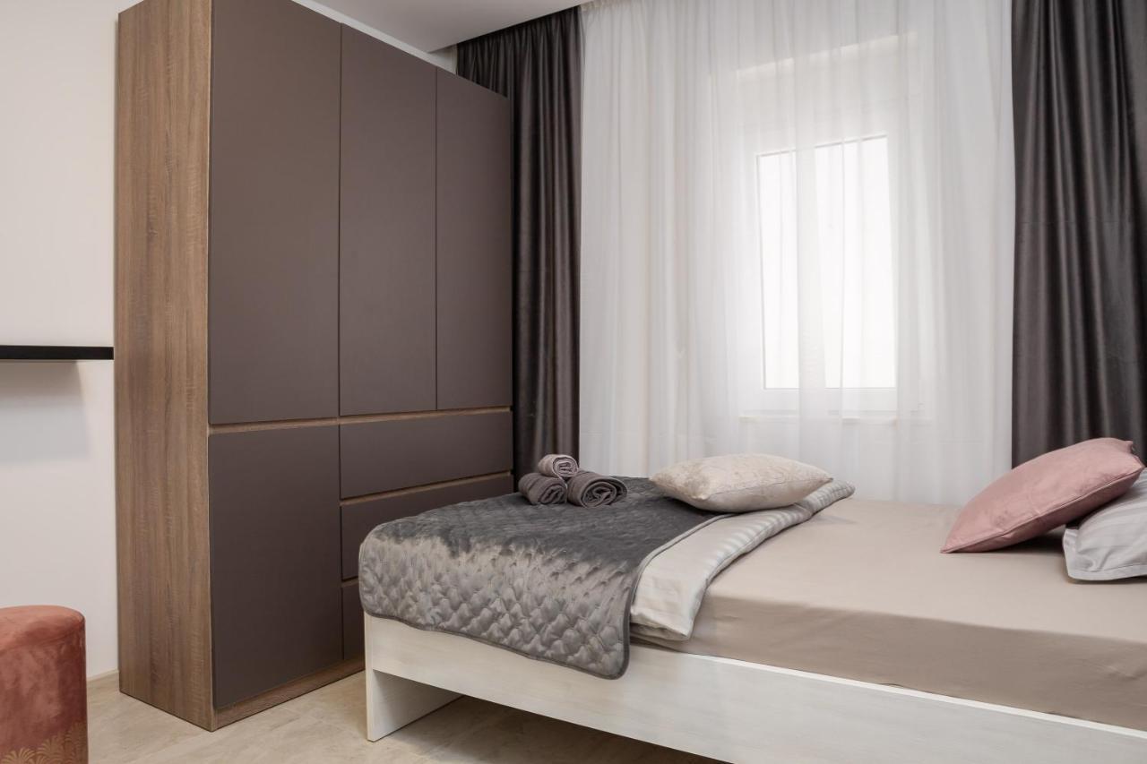 Luxury Apartment Lorena - Private Heated Pool - Есенице Экстерьер фото