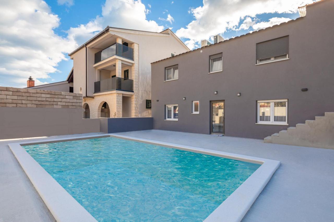 Luxury Apartment Lorena - Private Heated Pool - Есенице Экстерьер фото