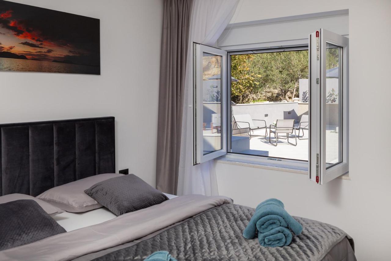 Luxury Apartment Lorena - Private Heated Pool - Есенице Экстерьер фото