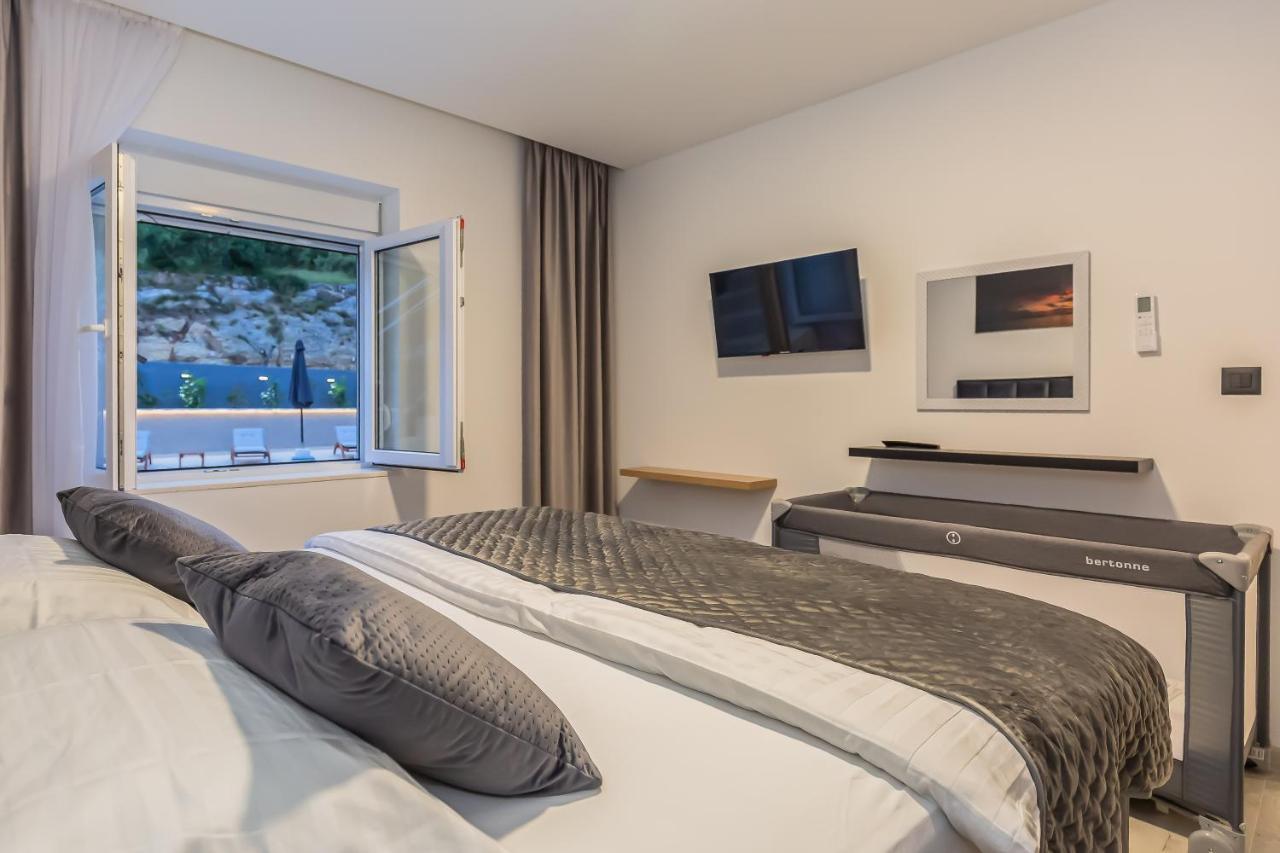 Luxury Apartment Lorena - Private Heated Pool - Есенице Экстерьер фото
