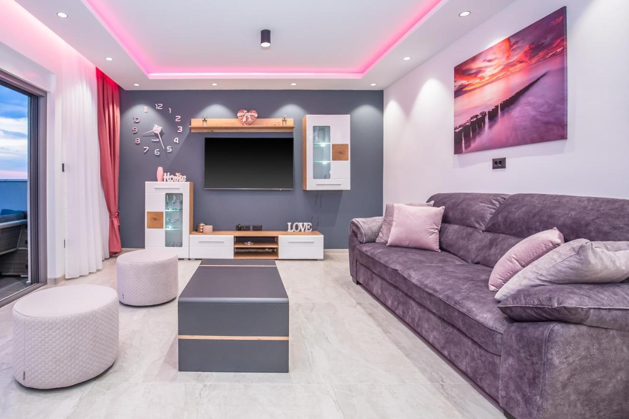 Luxury Apartment Lorena - Private Heated Pool - Есенице Экстерьер фото