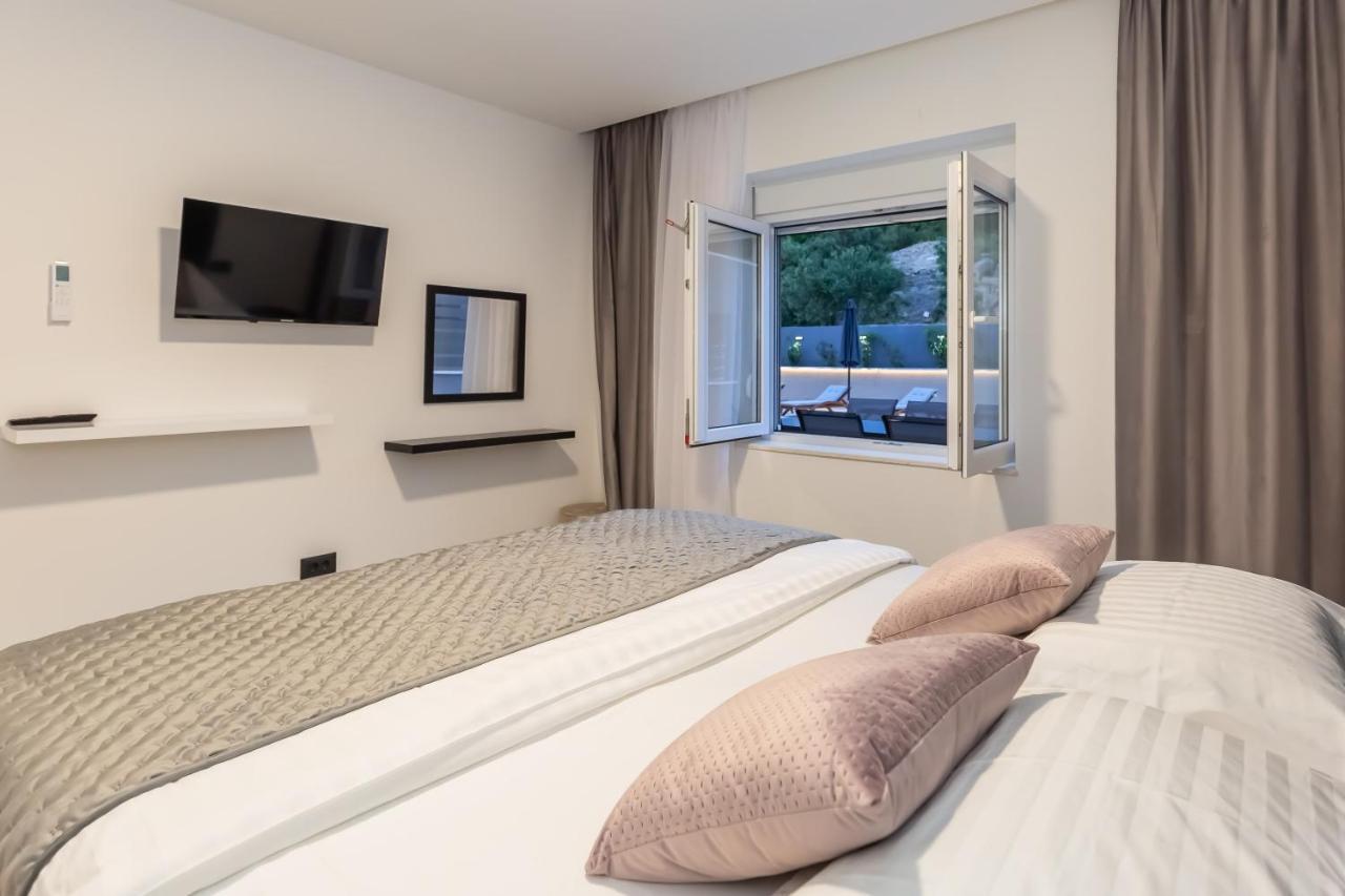 Luxury Apartment Lorena - Private Heated Pool - Есенице Экстерьер фото