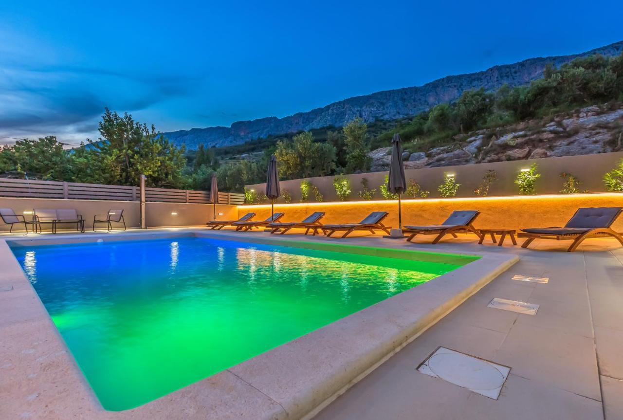 Luxury Apartment Lorena - Private Heated Pool - Есенице Экстерьер фото