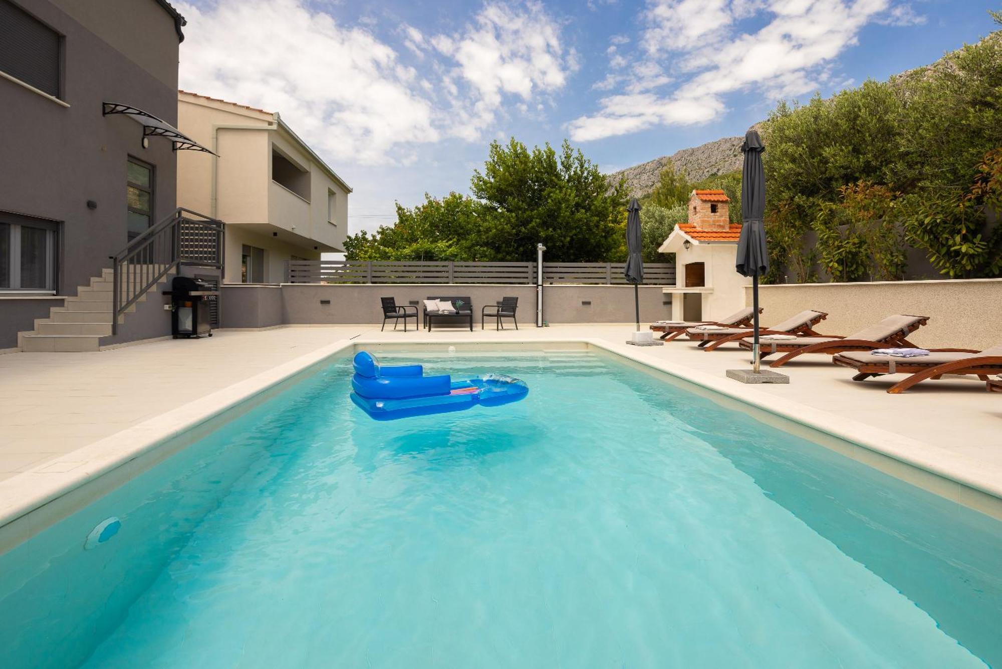Luxury Apartment Lorena - Private Heated Pool - Есенице Экстерьер фото