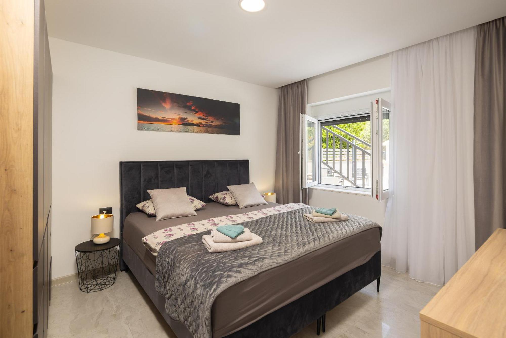 Luxury Apartment Lorena - Private Heated Pool - Есенице Экстерьер фото