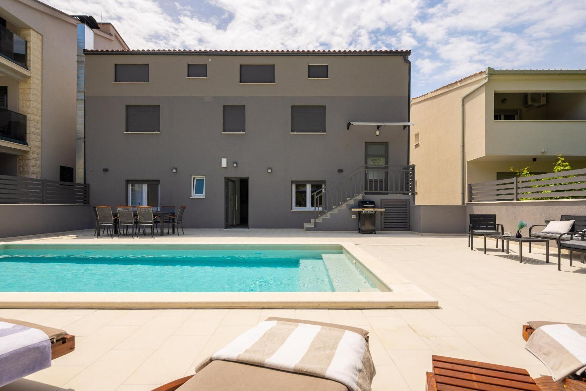 Luxury Apartment Lorena - Private Heated Pool - Есенице Экстерьер фото
